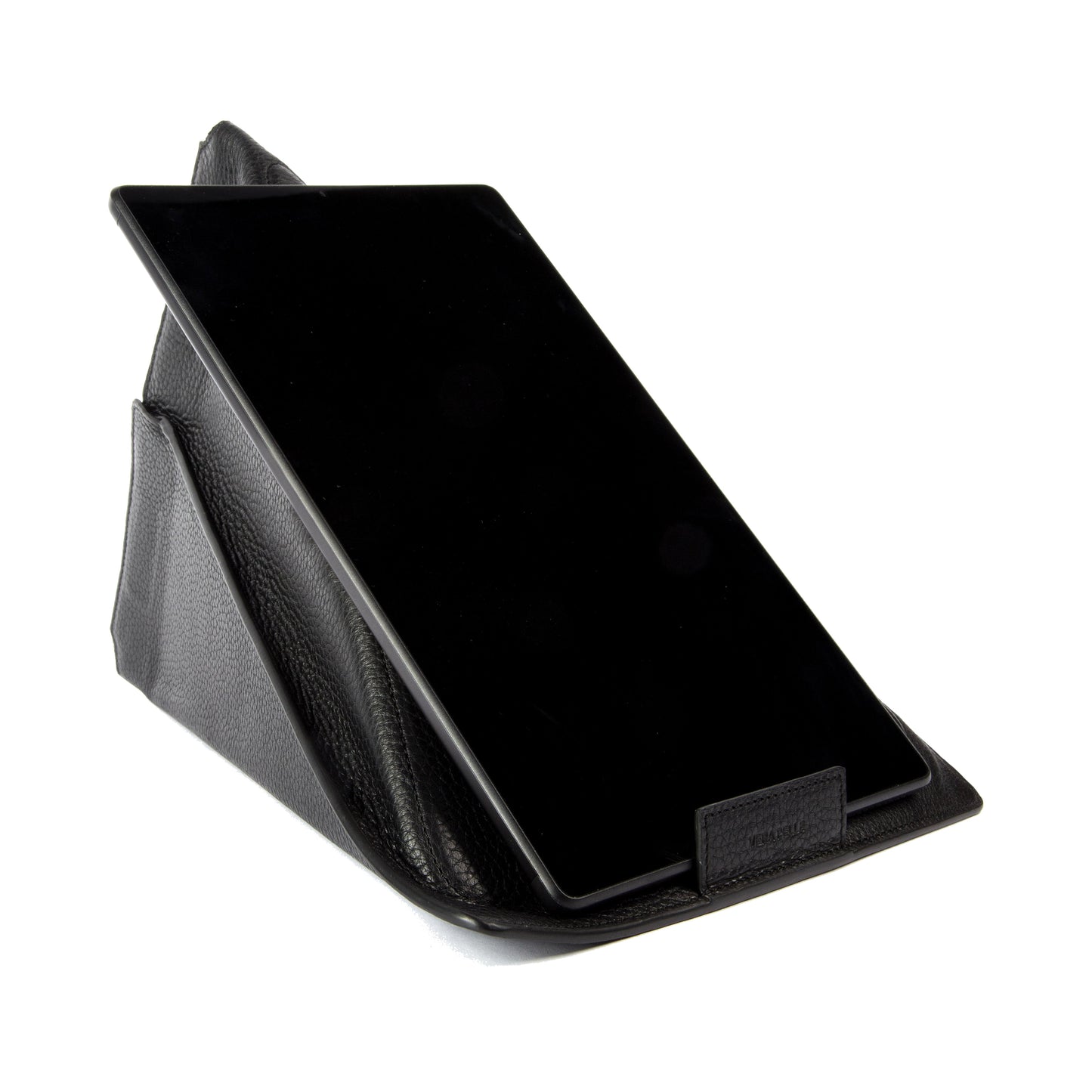 K0031AB | Custodia/Supporto per Tablet Modulare in Vera Pelle, pieno fiore, grana dollaro. Colore Nero. Chiusura con magneti. Dimensioni: cm 22 x 31. Confezione: Sacchetto Tnt-0