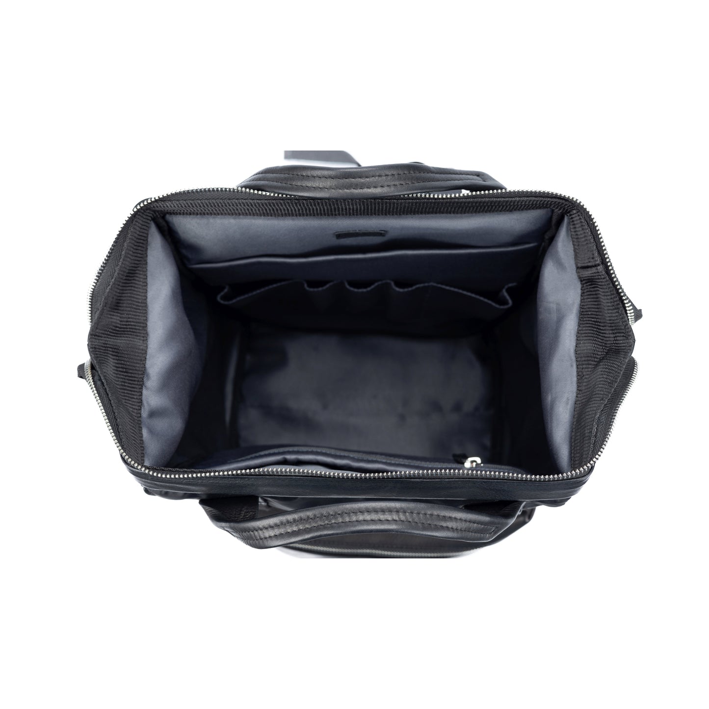 K0037AB | Zaino Idrorepellente in Nylon Waterproof/Vera Pelle pieno fiore con leggera grana - Colore Nero - Accessori Nickel lucido. Dimensioni: cm 27 x 39 x 19 - Confezione: Sacchetto Tnt-4