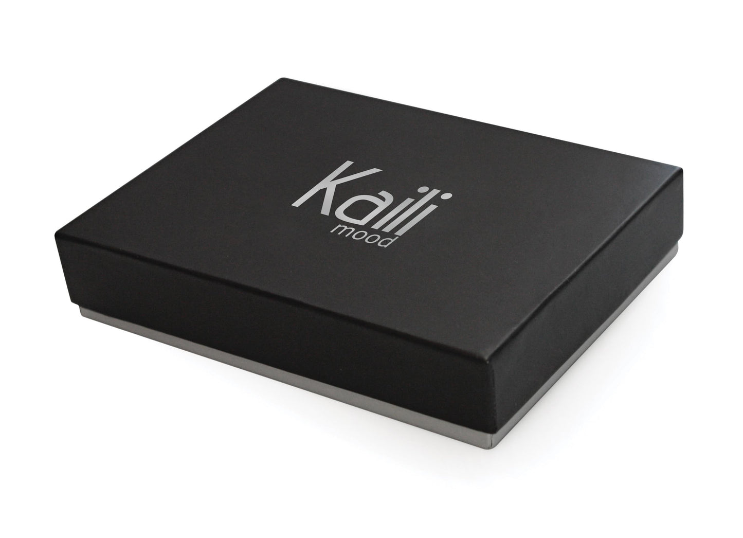 K10216AB | Porta Carte di Credito in Vera Pelle pieno fiore, con leggera grana. Colore Nero. Tasca centrale grande. Dimensioni: cm 9,8 x 8 x 0,5. Confezione: Gift Box rigido fondo/coperchio-3