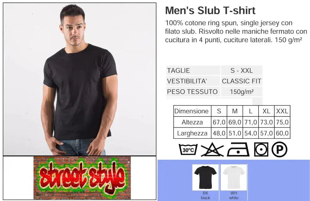 Modello uomo con t-shirt nera street style in cotone fiammato, look casual urban.