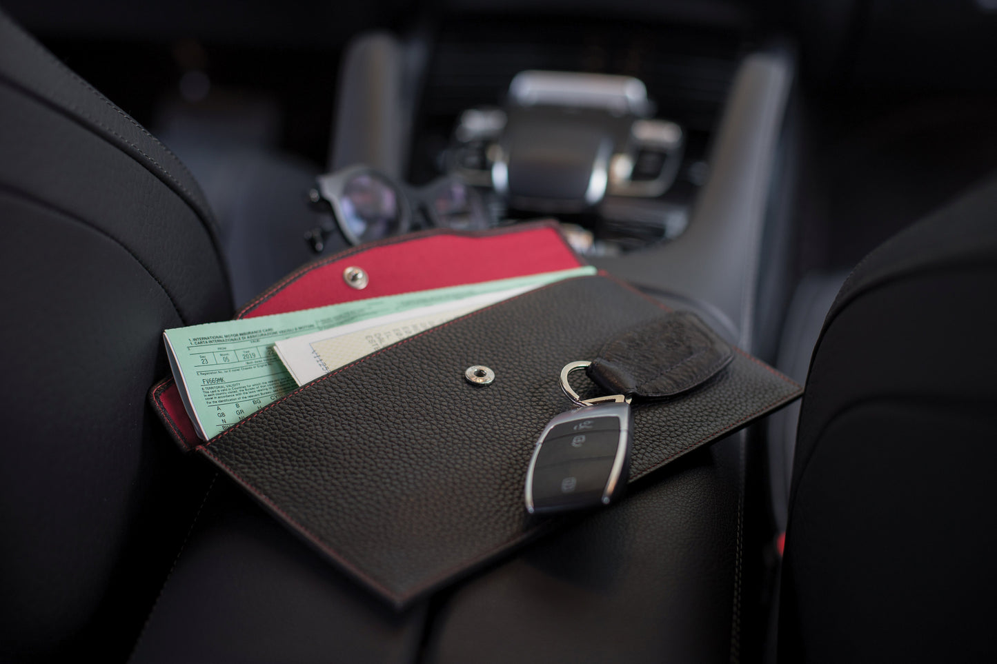 K0034AB | Flat envelope in genuine full grain leather, dollar grain - Black colour. Closure flap with automatic button. Dimensions: 22.5 x 12.5 x 0.5 cm - Packaging: TNT bag-3