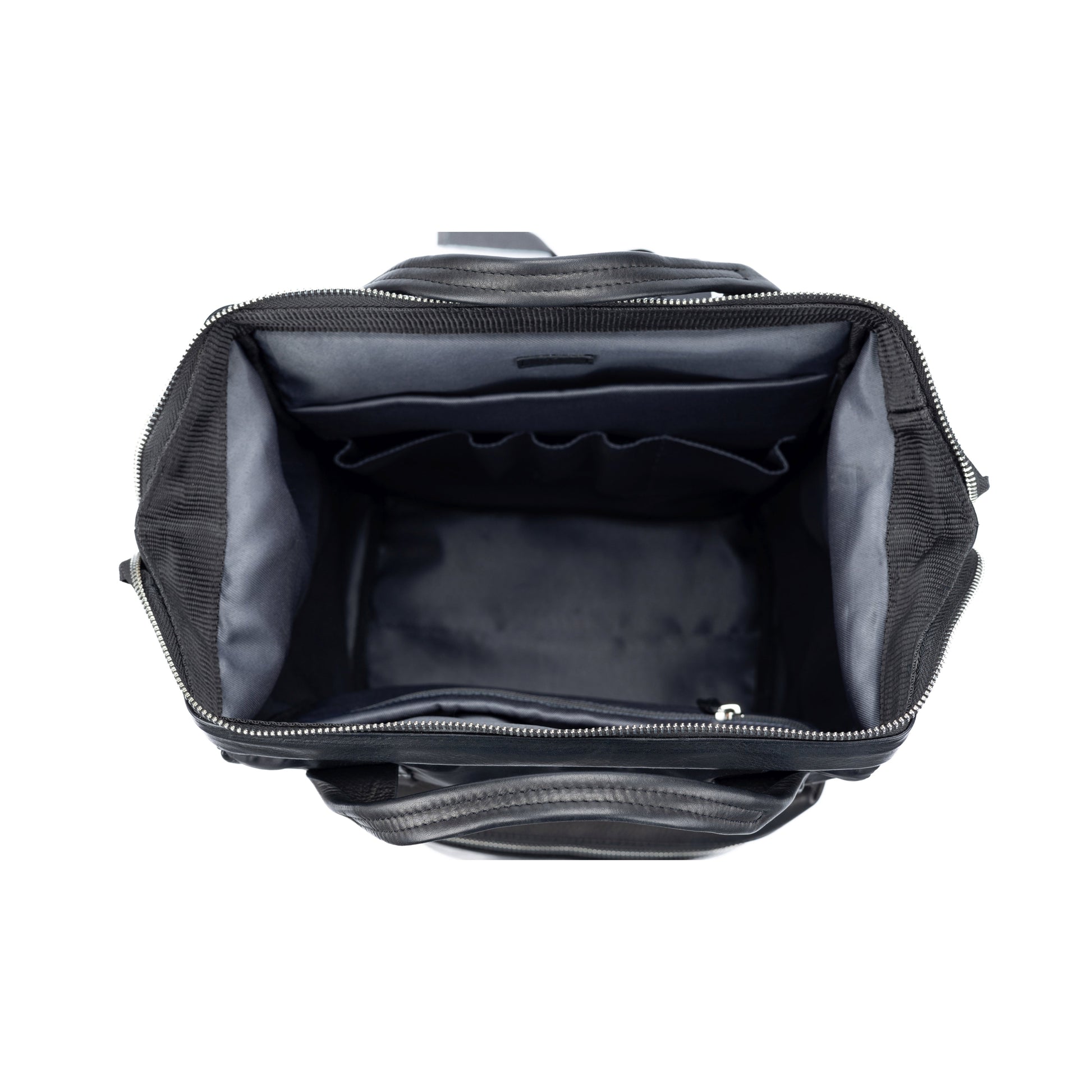 K0037AB | Zaino Idrorepellente in Nylon Waterproof/Vera Pelle pieno fiore con leggera grana - Colore Nero - Accessori Nickel lucido. Dimensioni: cm 27 x 39 x 19 - Confezione: Sacchetto Tnt-4