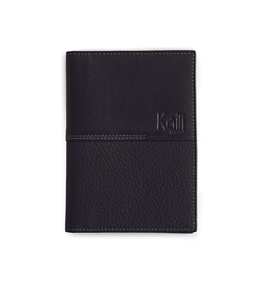 K10122AB | Porta Documenti + Passaporto in Vera Pelle pieno fiore, grana dollaro/liscia. Colore Nero. Dimensioni da chiuso: cm 10 x 14 x 1 - Confezione: Gift Box rigido fondo/coperchio-0