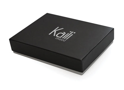 K11433AB | Women's wallet in genuine full-grain leather, with light grain. Black colour. Dimensions when closed: 14 x 10.5 x 2.5 cm. Packaging: Rigid bottom/lid gift box - STREET STYLE