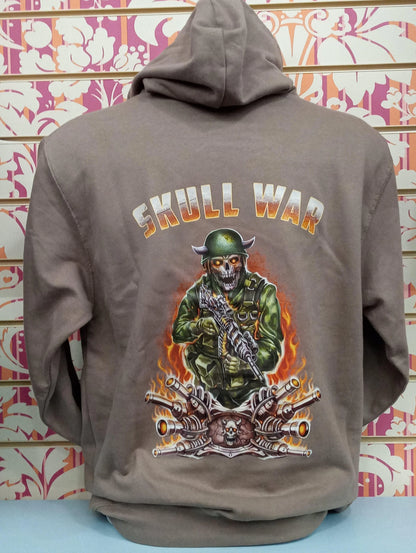 Felpa unisex streetwear grigia con cappuccio, stampa Skull War militare e dettagli infuocati.